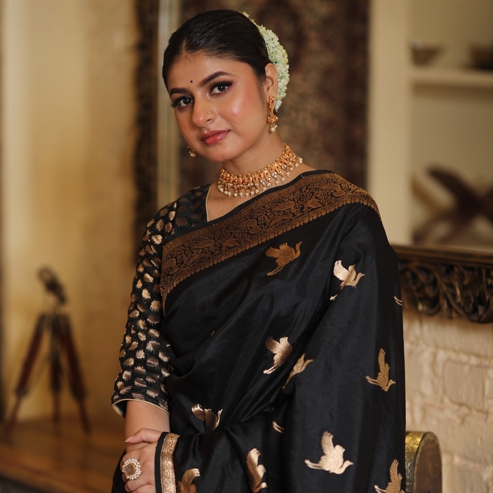 Ravishing Black Soft Silk Saree With Delectable Blouse Piece