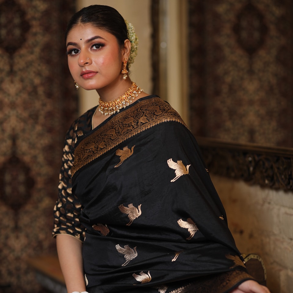 Ravishing Black Soft Silk Saree With Delectable Blouse Piece