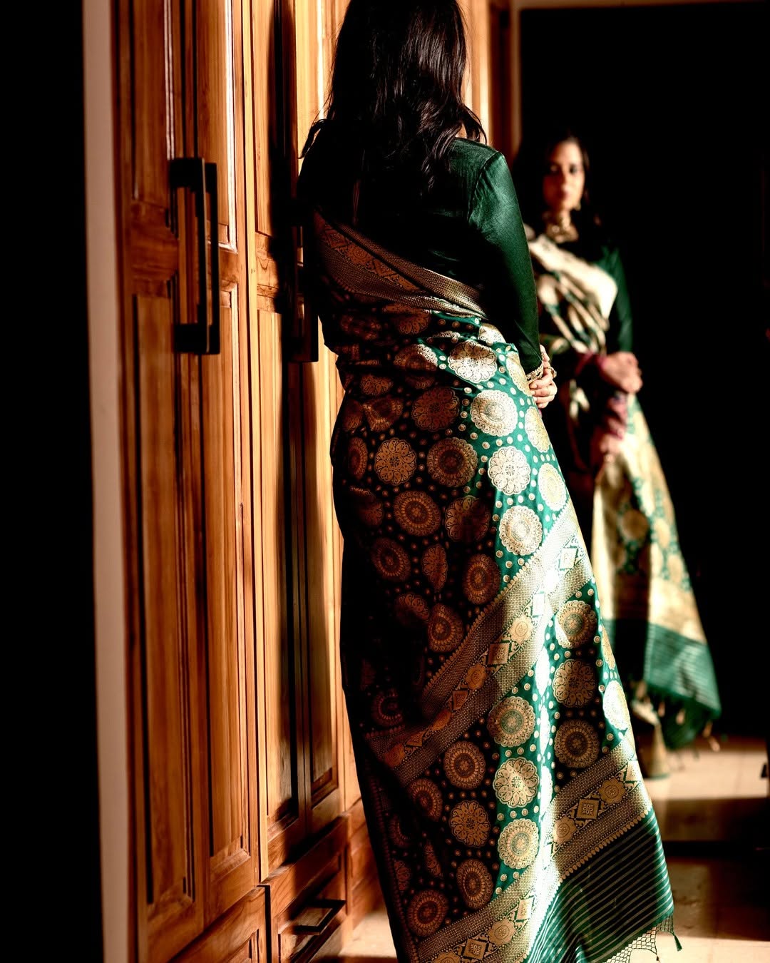 Gleaming Dark Green Soft Silk Saree With Gossamer Blouse Piece