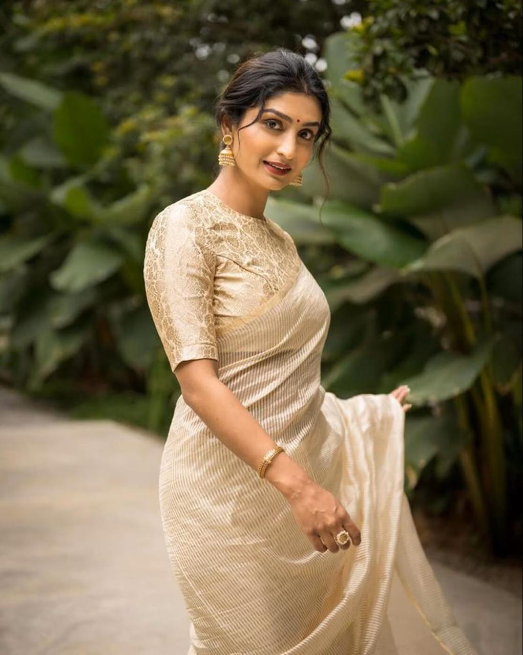 Super extravagant Beige Soft Silk Saree With Impressive Blouse Piece