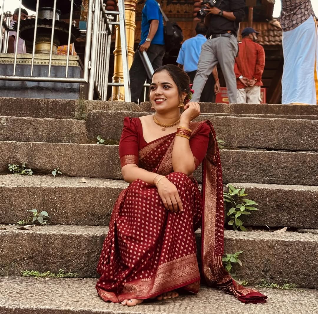 Lissome Wine Soft Silk Saree With Demure Blouse Piece