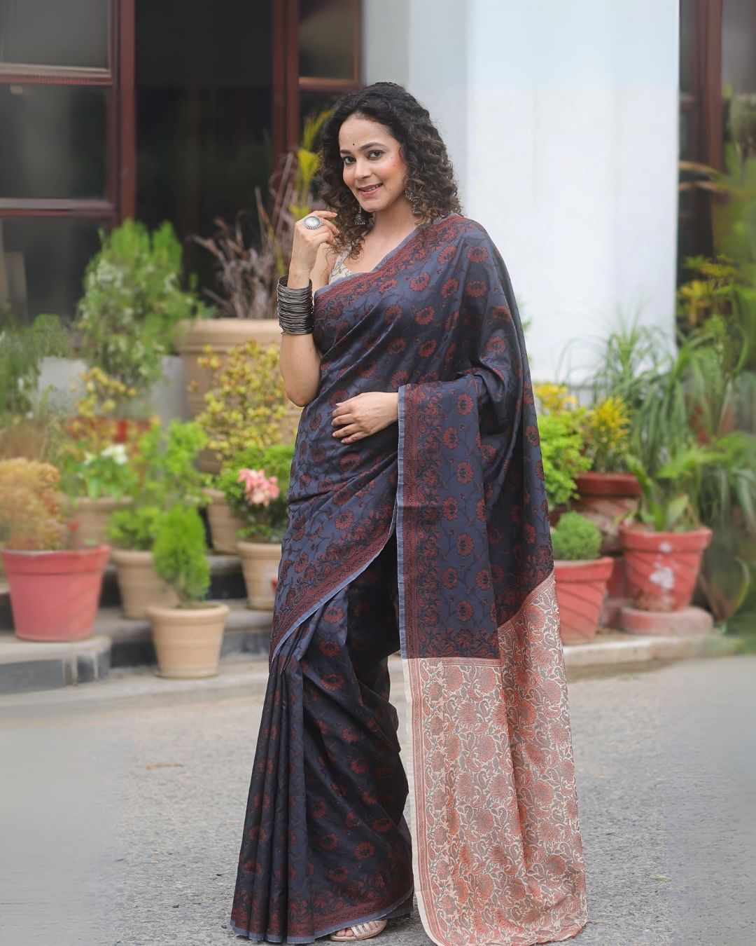 Exuberant Black Soft Silk Saree With Effulgent Blouse Piece