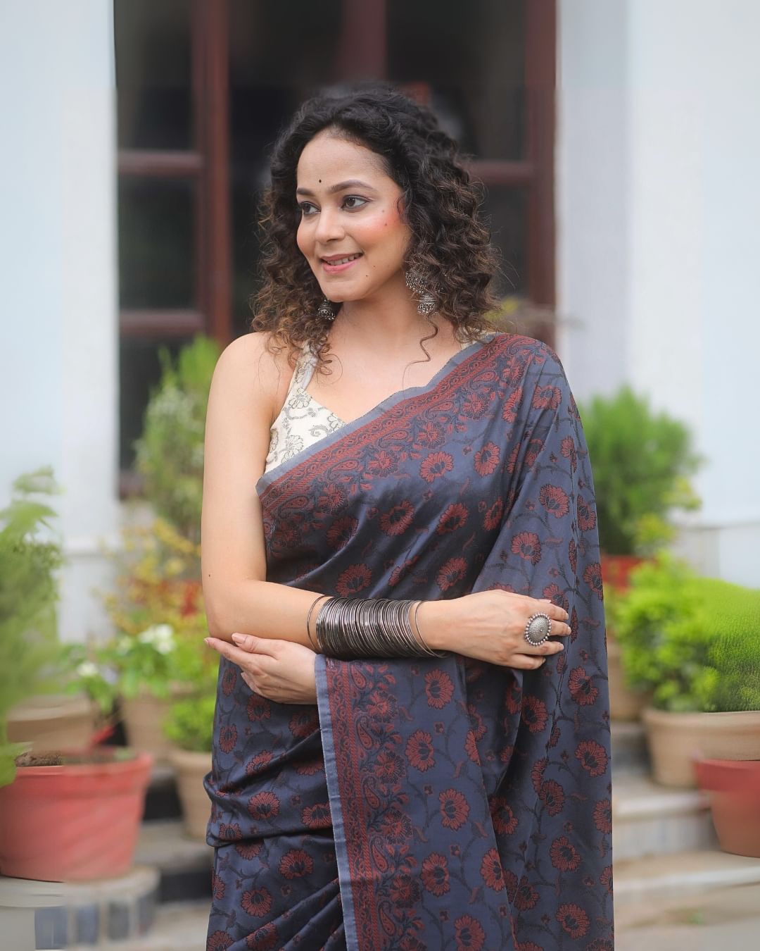 Exuberant Black Soft Silk Saree With Effulgent Blouse Piece