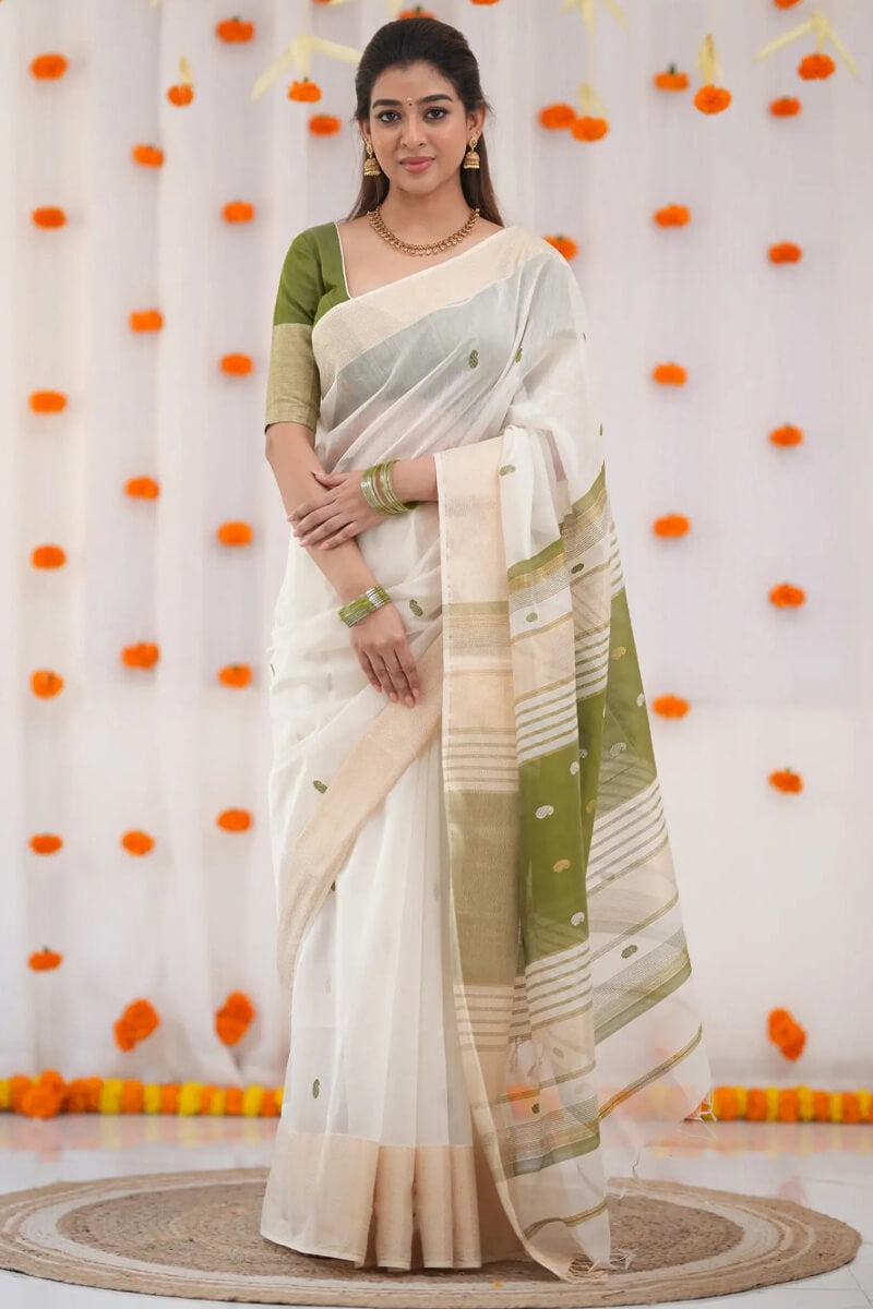 Ebullience Green Cotton Silk Saree With Enticing Blouse Piece