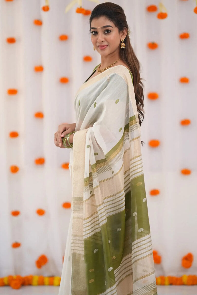 Ebullience Green Cotton Silk Saree With Enticing Blouse Piece