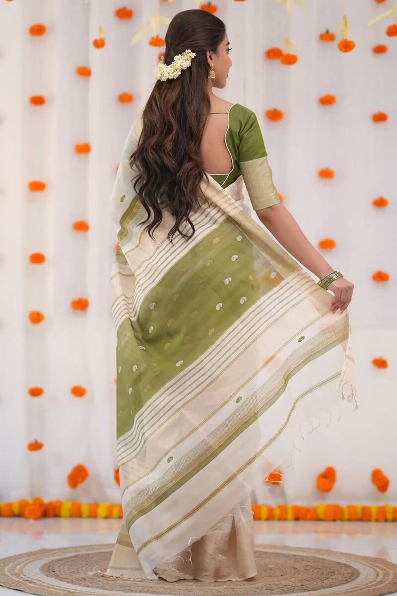 Ebullience Green Cotton Silk Saree With Enticing Blouse Piece