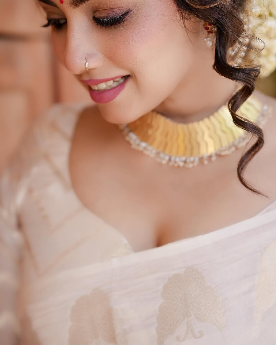 Designer Off White Soft Silk Saree With Angelic Blouse Piece