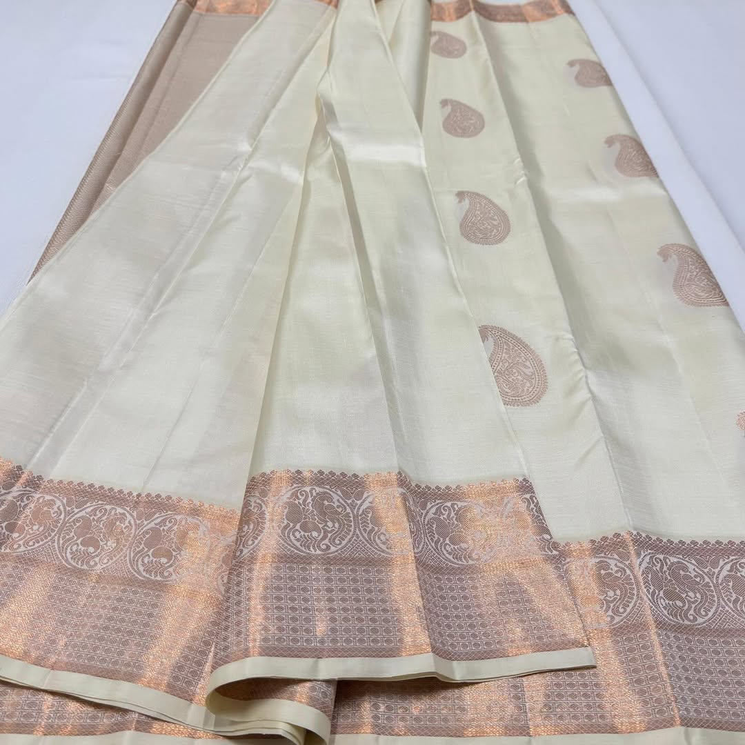 Ebullience Off White Soft Silk Saree With Fairytale Blouse Piece