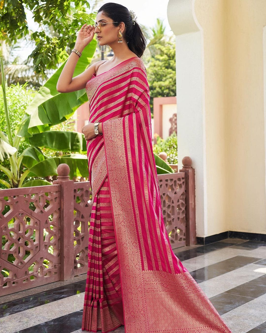 Blooming Dark Pink Soft Silk Saree With Super classy Blouse Piece