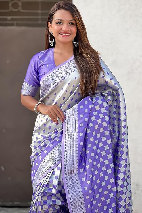Desultory Lavender Soft Silk Saree With Admirable Blouse Piece