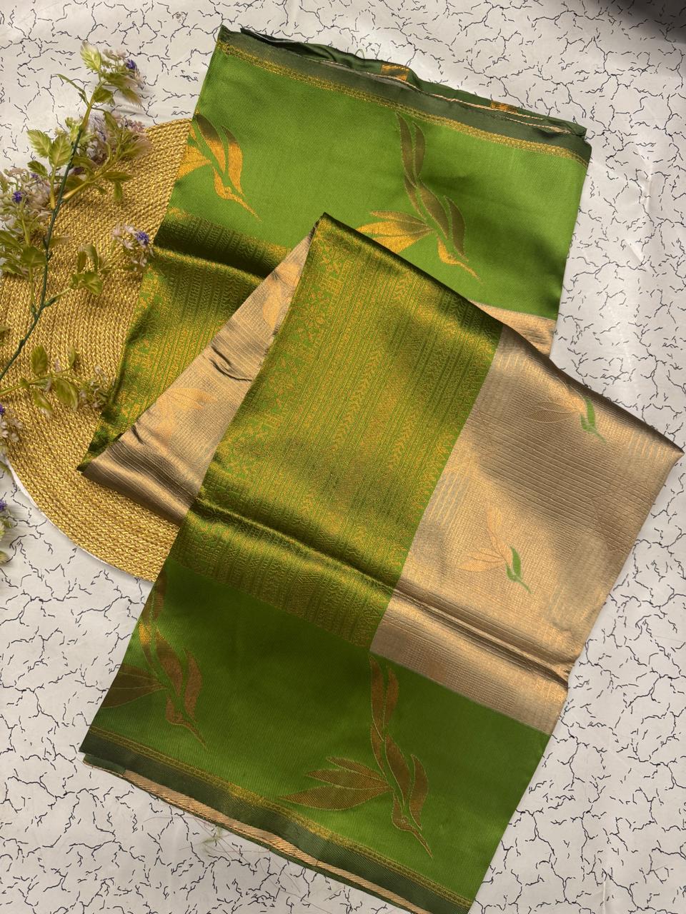 Delectable Beige Soft Banarasi Silk Saree With Imbrication Blouse Piece
