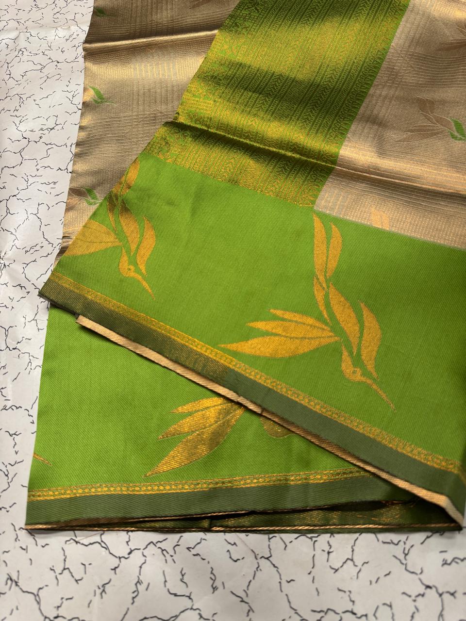 Delectable Beige Soft Banarasi Silk Saree With Imbrication Blouse Piece