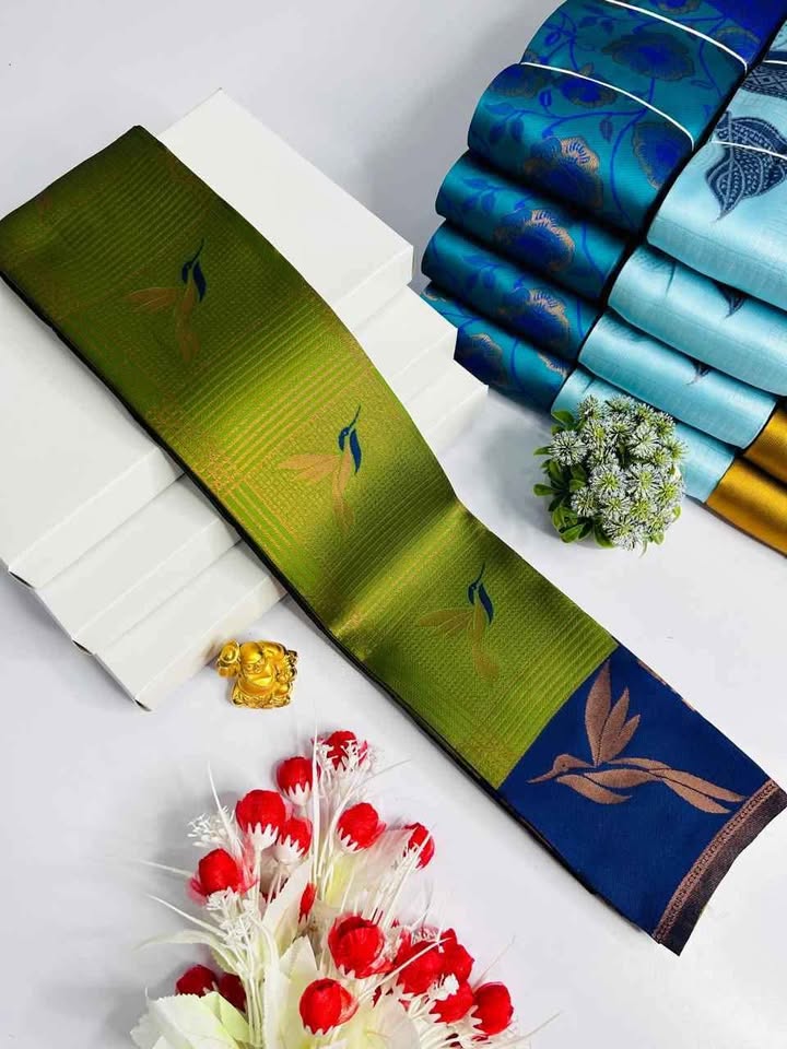 Desuetude Green Soft Banarasi Silk Saree With Deserving Blouse Piece