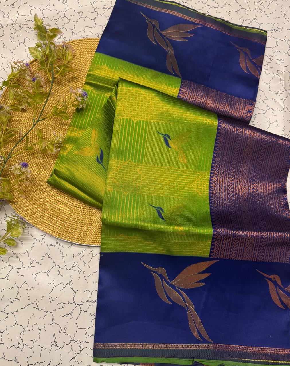 Desuetude Green Soft Banarasi Silk Saree With Deserving Blouse Piece