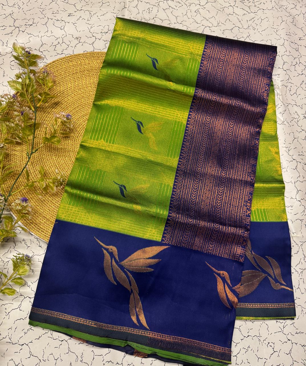 Desuetude Green Soft Banarasi Silk Saree With Deserving Blouse Piece