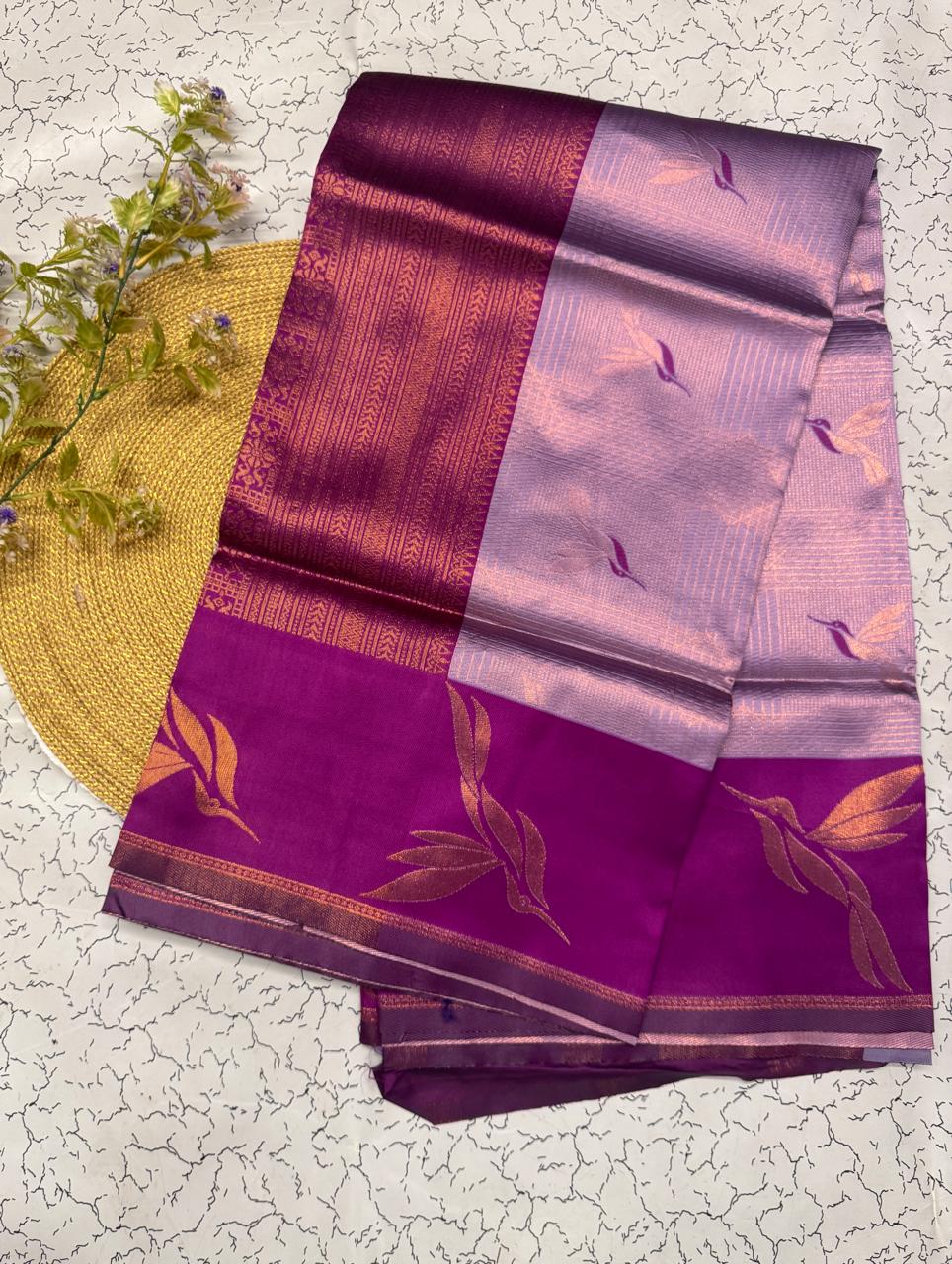 Gossamer Lavender Soft Banarasi Silk Saree With Conflate Blouse Piece