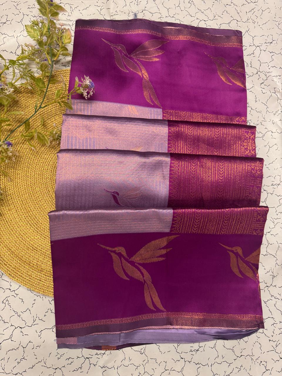 Gossamer Lavender Soft Banarasi Silk Saree With Conflate Blouse Piece