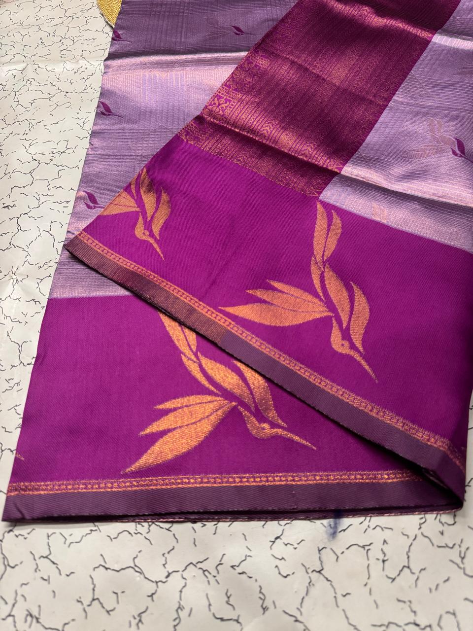 Gossamer Lavender Soft Banarasi Silk Saree With Conflate Blouse Piece