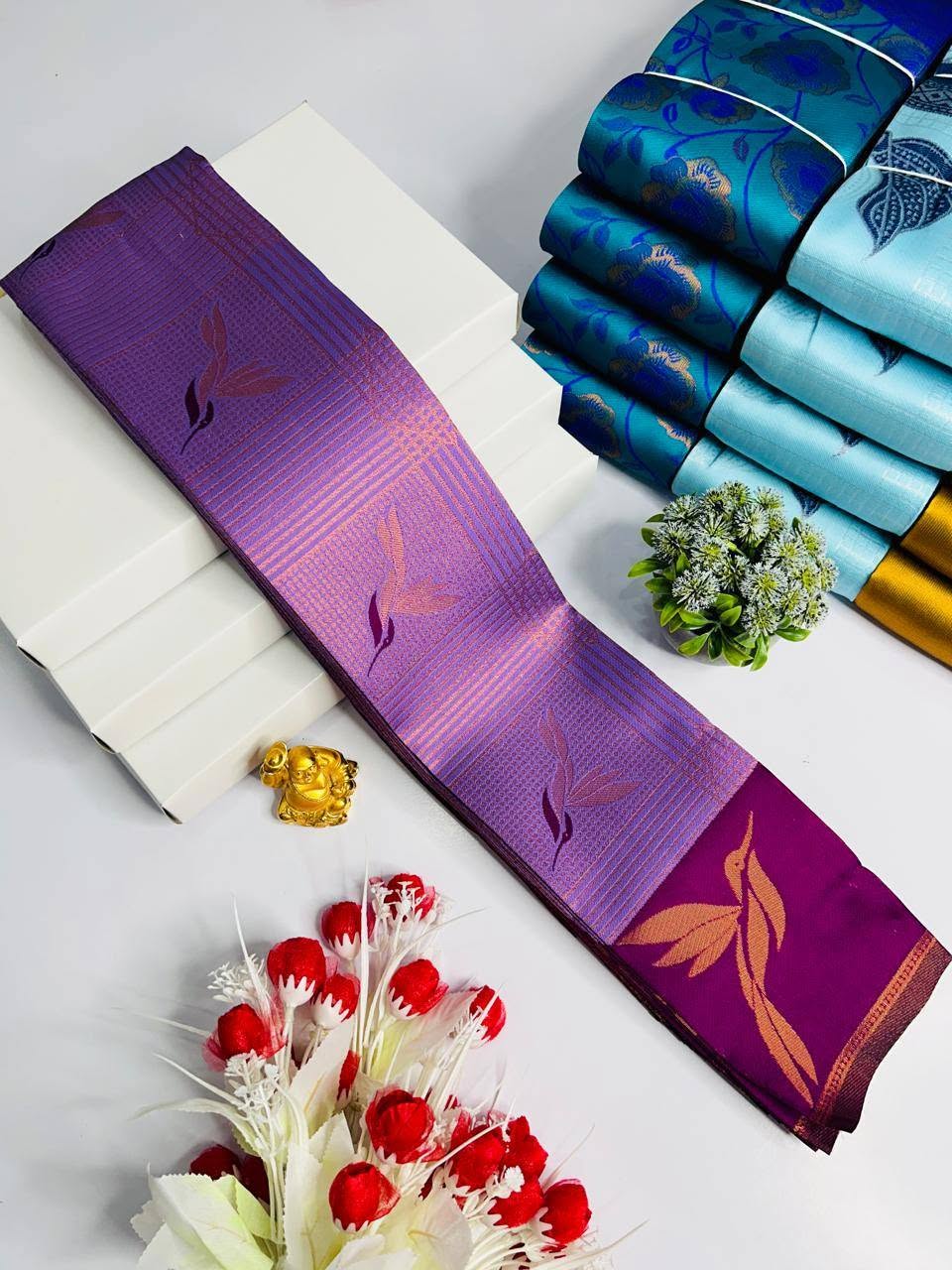 Gossamer Lavender Soft Banarasi Silk Saree With Conflate Blouse Piece