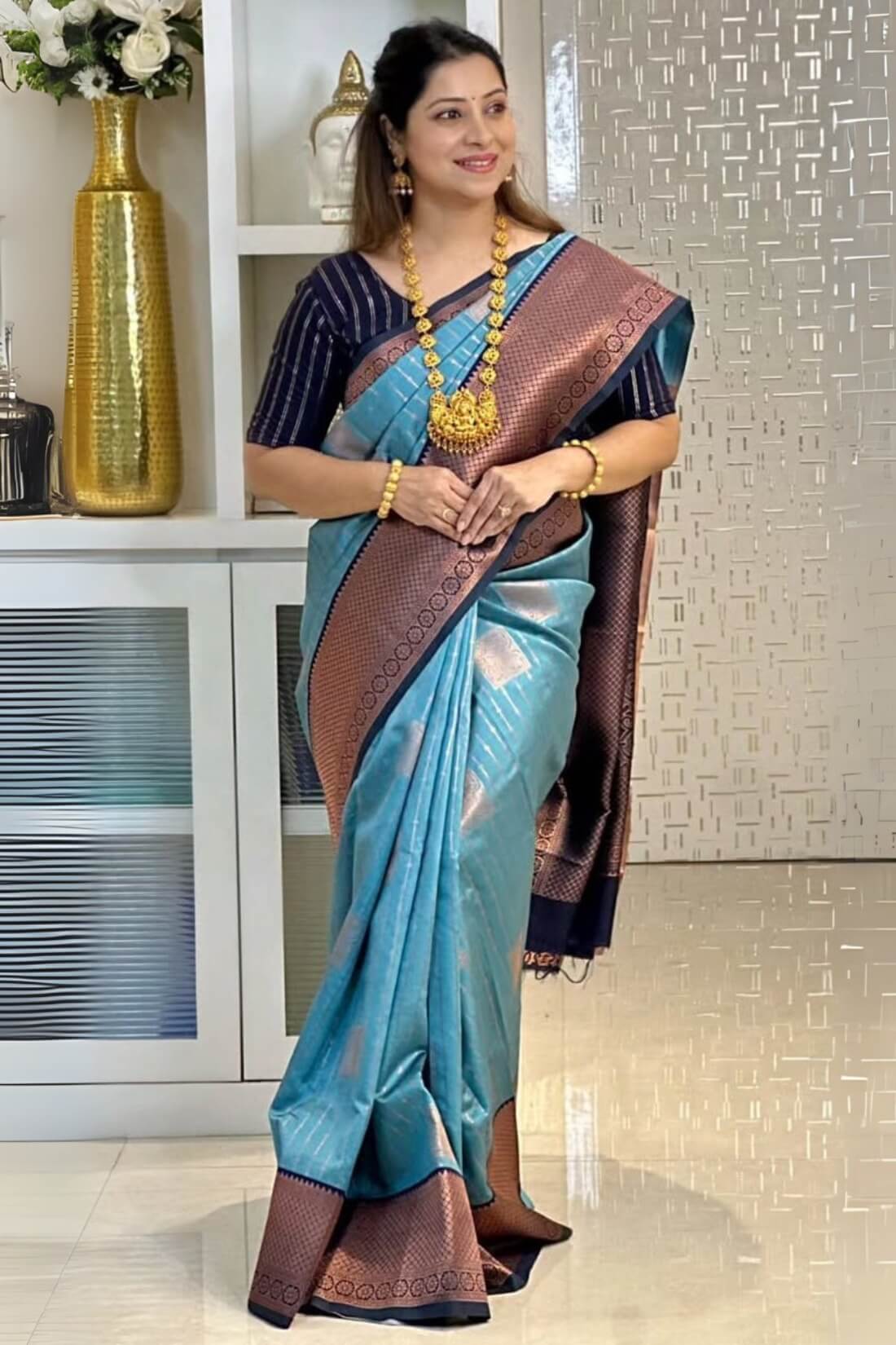Trendy Firozi Soft Silk Saree With Luxuriant Blouse Piece