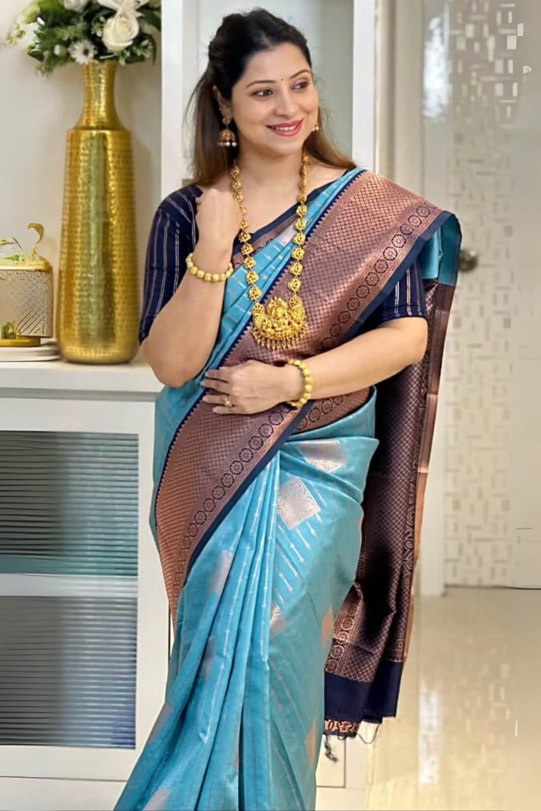 Trendy Firozi Soft Silk Saree With Luxuriant Blouse Piece
