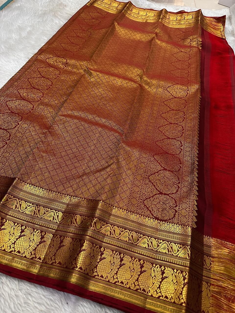 Gossamer Dark Green Soft Silk Saree With Eye-catching Blouse Piece