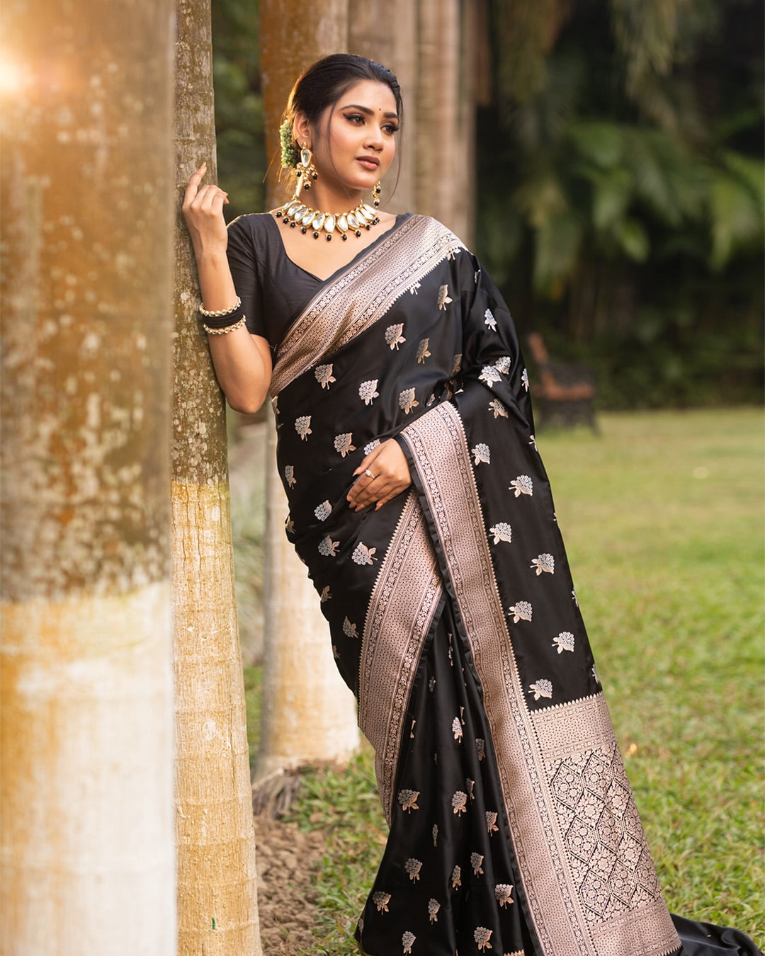 Luminous Black Soft Silk Saree With Proficient Blouse Piece