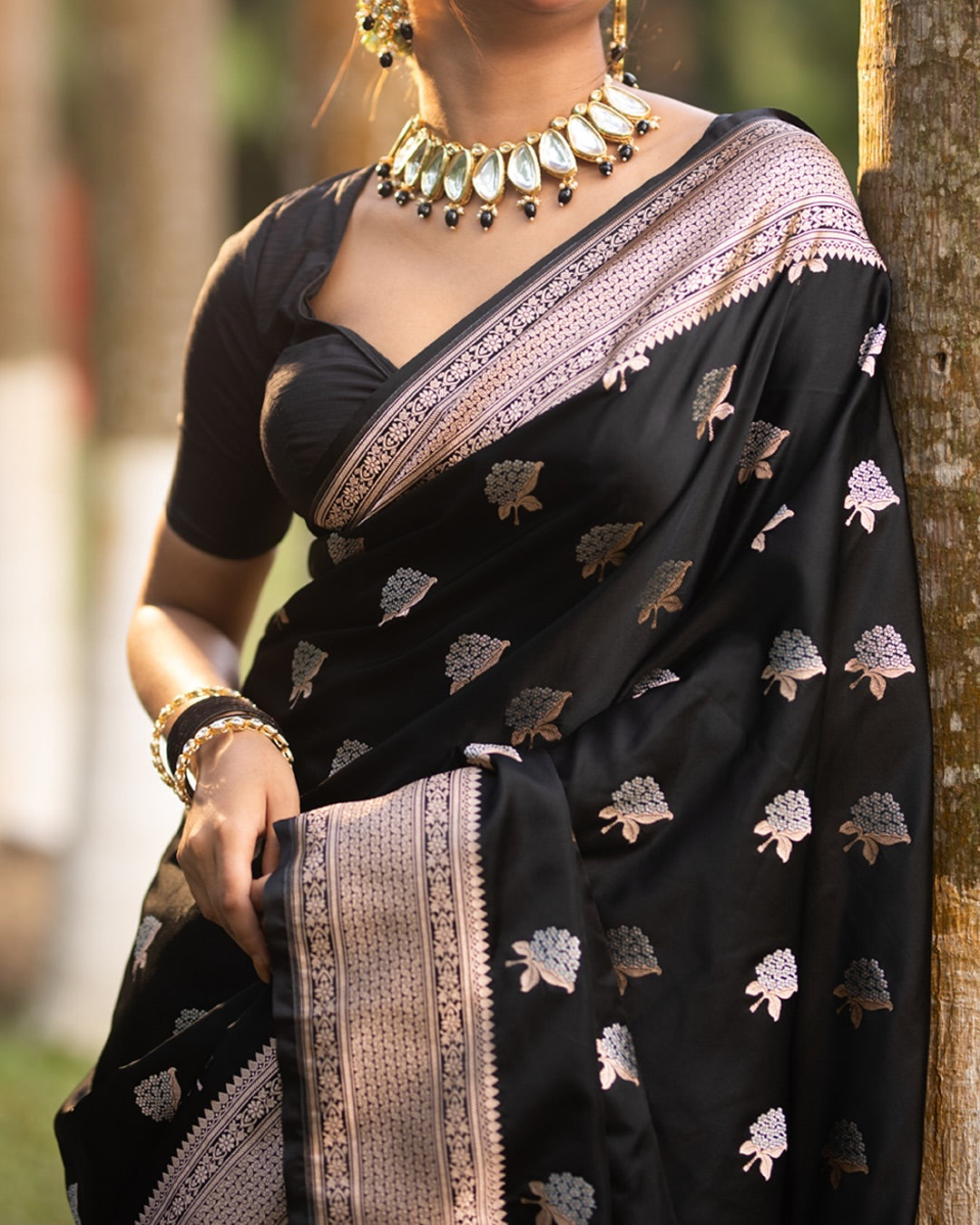 Luminous Black Soft Silk Saree With Proficient Blouse Piece