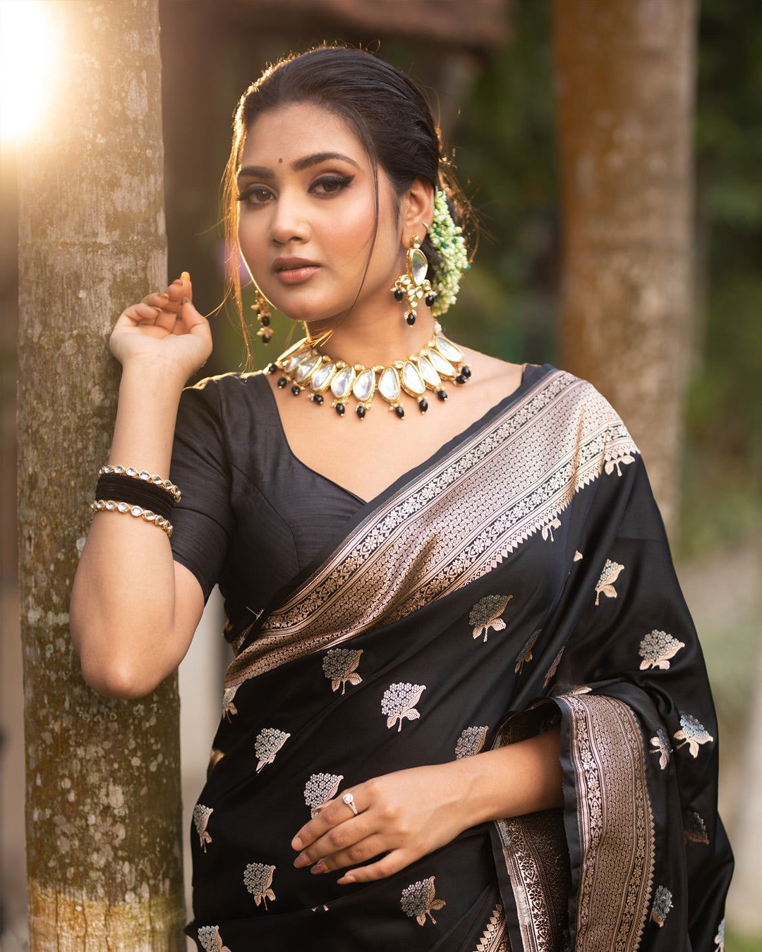 Luminous Black Soft Silk Saree With Proficient Blouse Piece