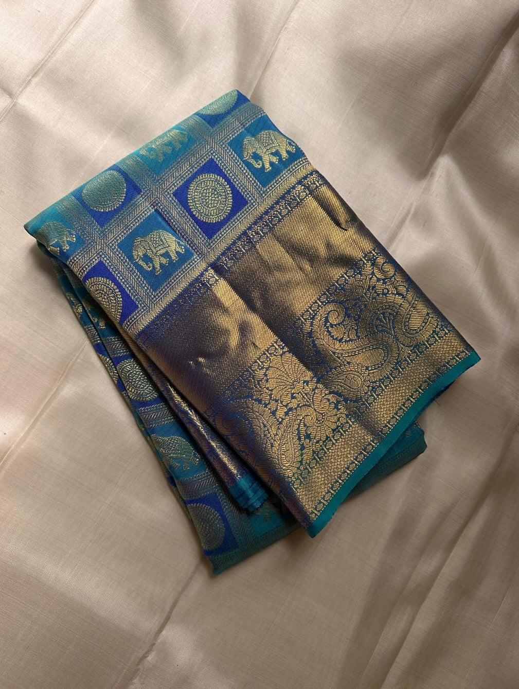 Chatoyant Rama Soft Silk Saree With Enamoring Blouse Piece