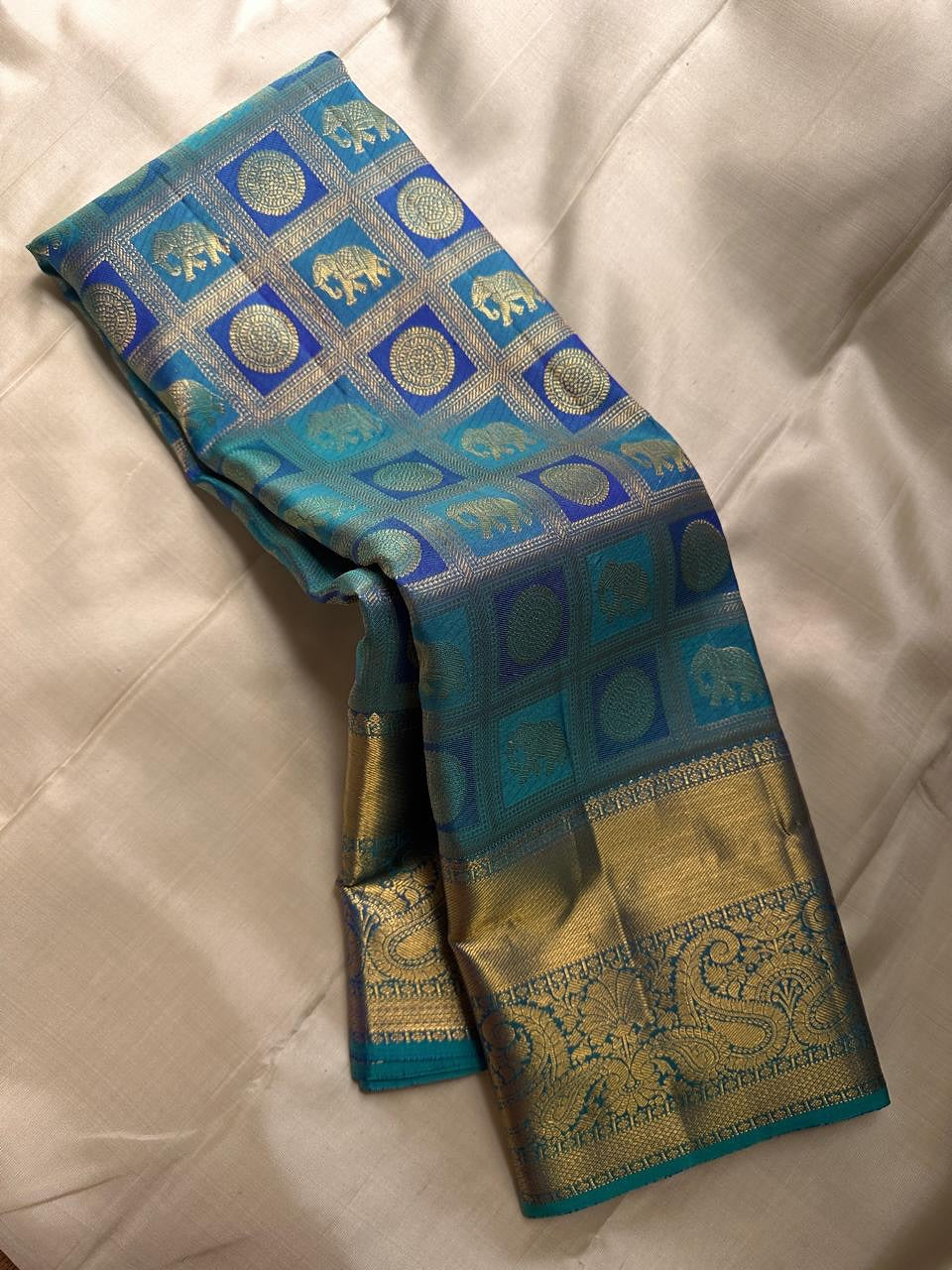 Chatoyant Rama Soft Silk Saree With Enamoring Blouse Piece