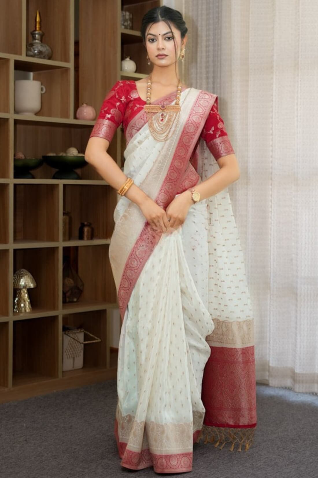 Enamoring Off White Soft Silk Saree With Winsome Blouse Piece