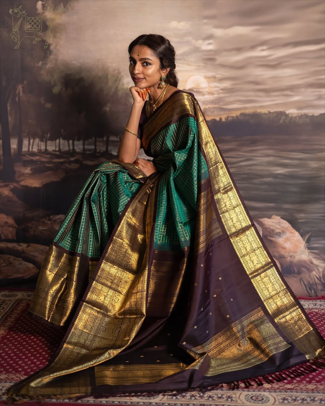 Eclat Rama Soft Silk Saree With Enthralling Blouse Piece