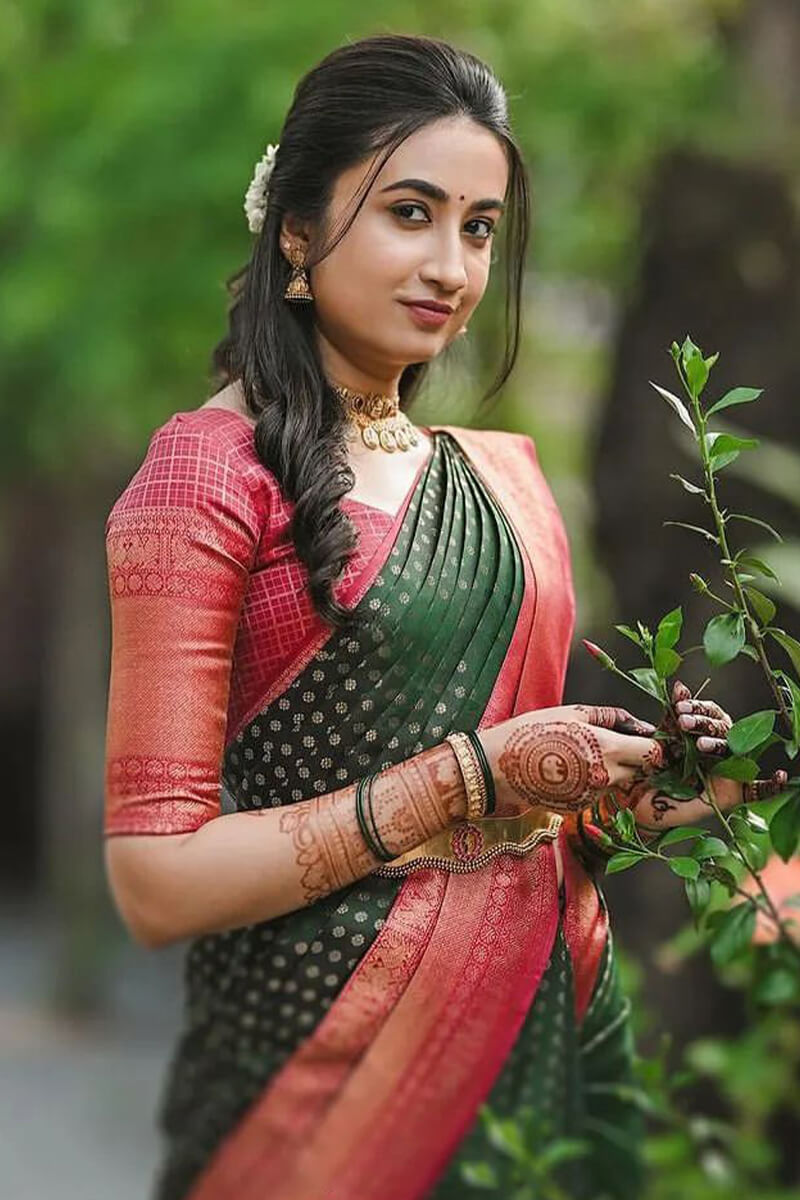 Admirable Dark Green Soft Silk Saree With Fugacious Blouse Piece