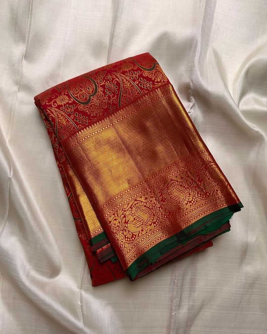 Enigmatic Red Soft Silk Saree With Exuberant Blouse Piece