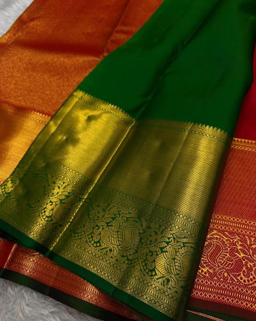 Enigmatic Red Soft Silk Saree With Exuberant Blouse Piece