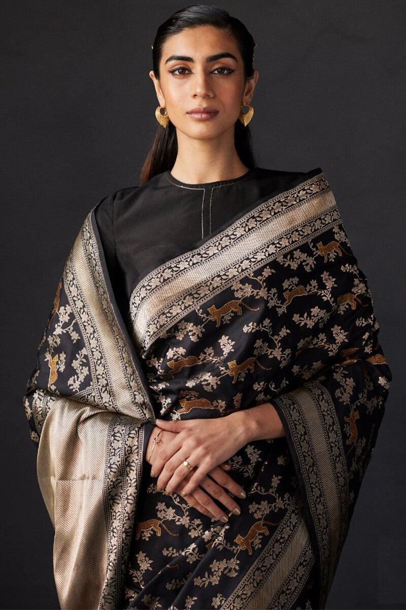 Vivacious Black Soft Silk Saree With Gratifying Blouse Piece