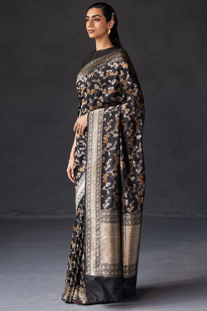 Vivacious Black Soft Silk Saree With Gratifying Blouse Piece