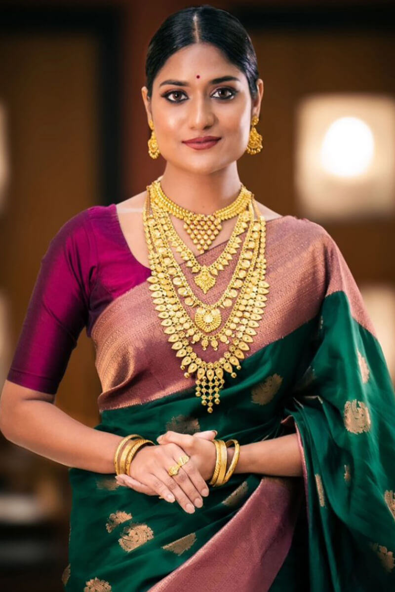 Scintilla Dark Green Soft Silk Saree With Tempting Blouse Piece