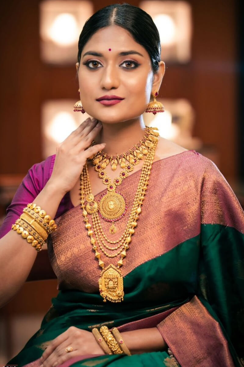 Scintilla Dark Green Soft Silk Saree With Tempting Blouse Piece