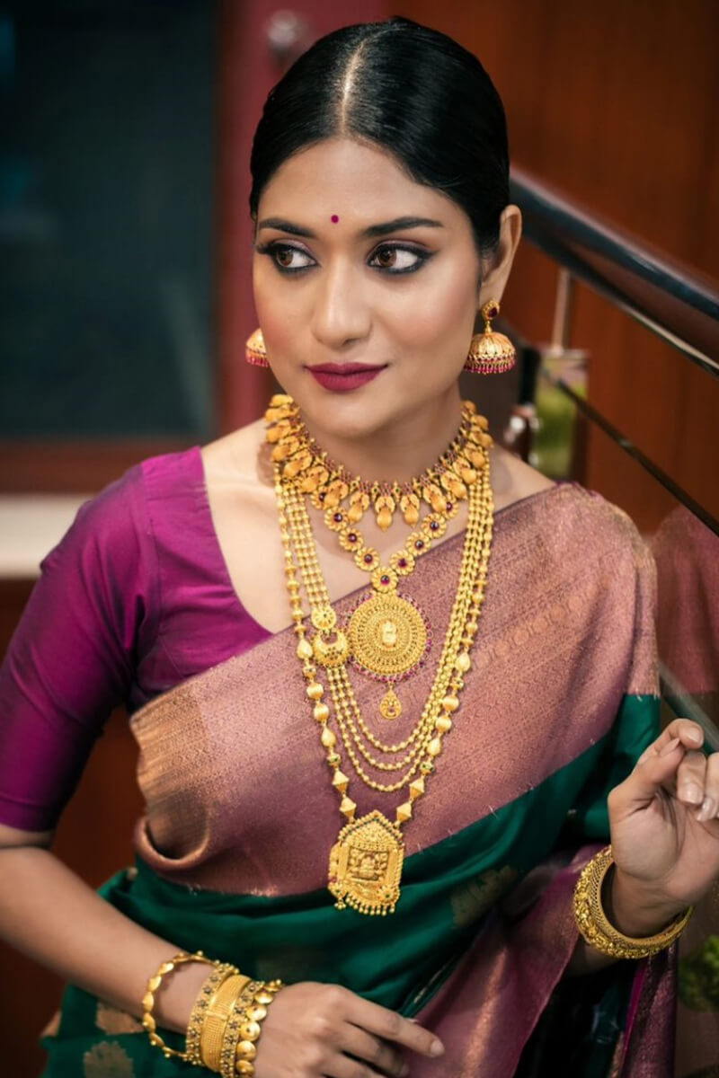 Scintilla Dark Green Soft Silk Saree With Tempting Blouse Piece