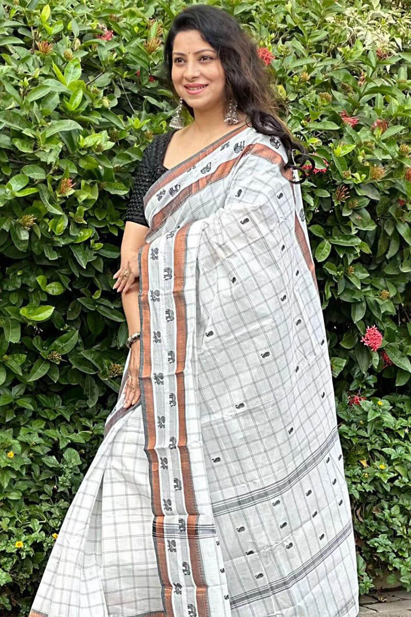Diaphanous Off White Soft Silk Saree With Super classy Blouse Piece