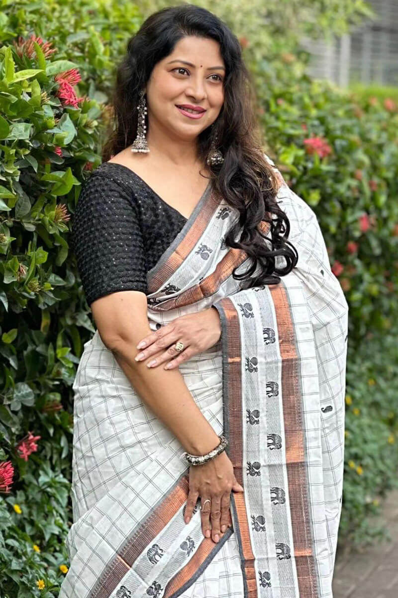 Diaphanous Off White Soft Silk Saree With Super classy Blouse Piece