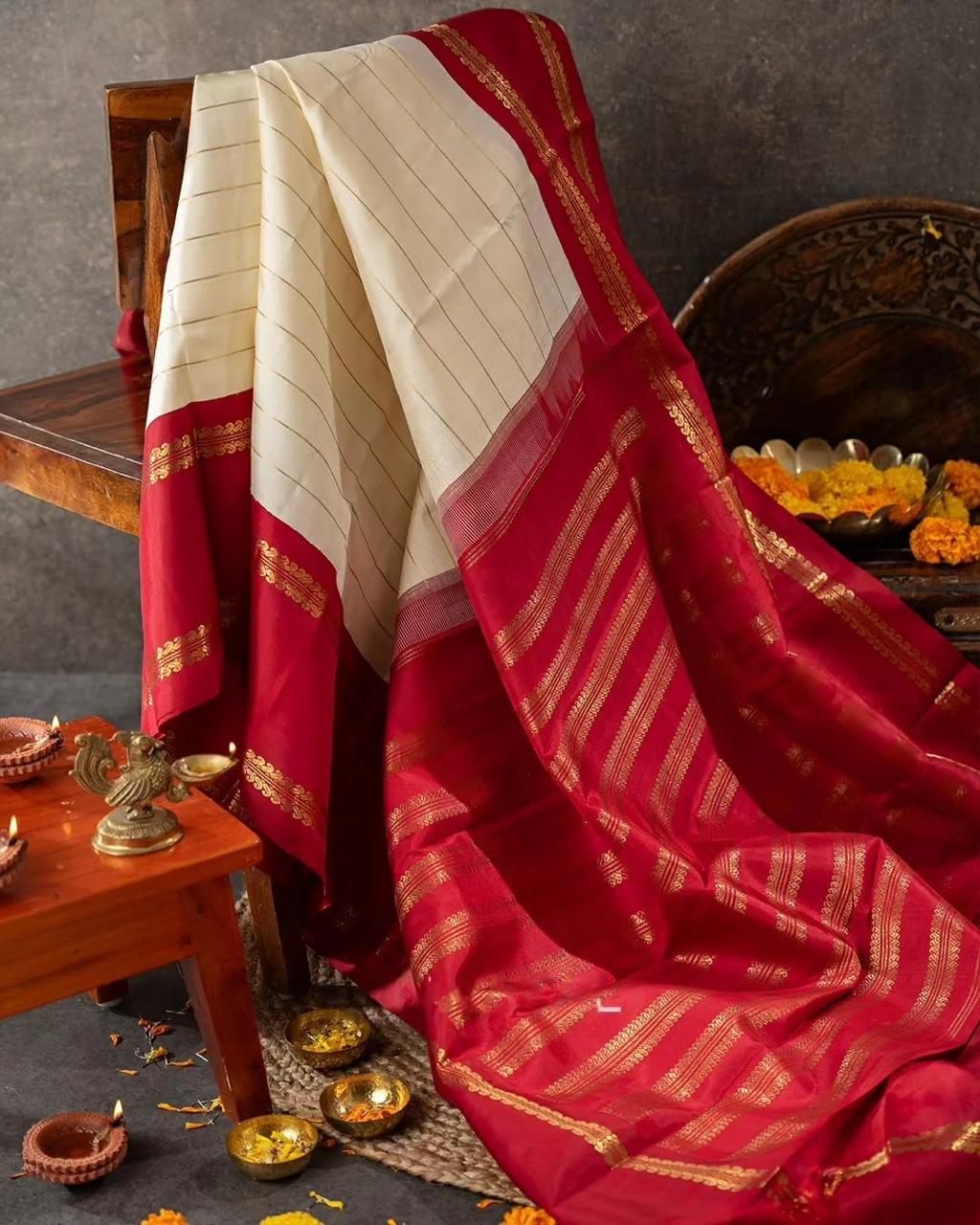 An insanely Off White Soft Silk Saree With Eloquence Blouse Piece
