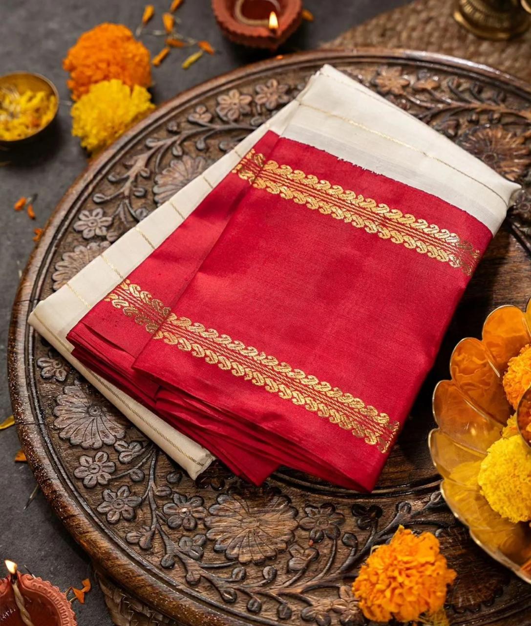 An insanely Off White Soft Silk Saree With Eloquence Blouse Piece