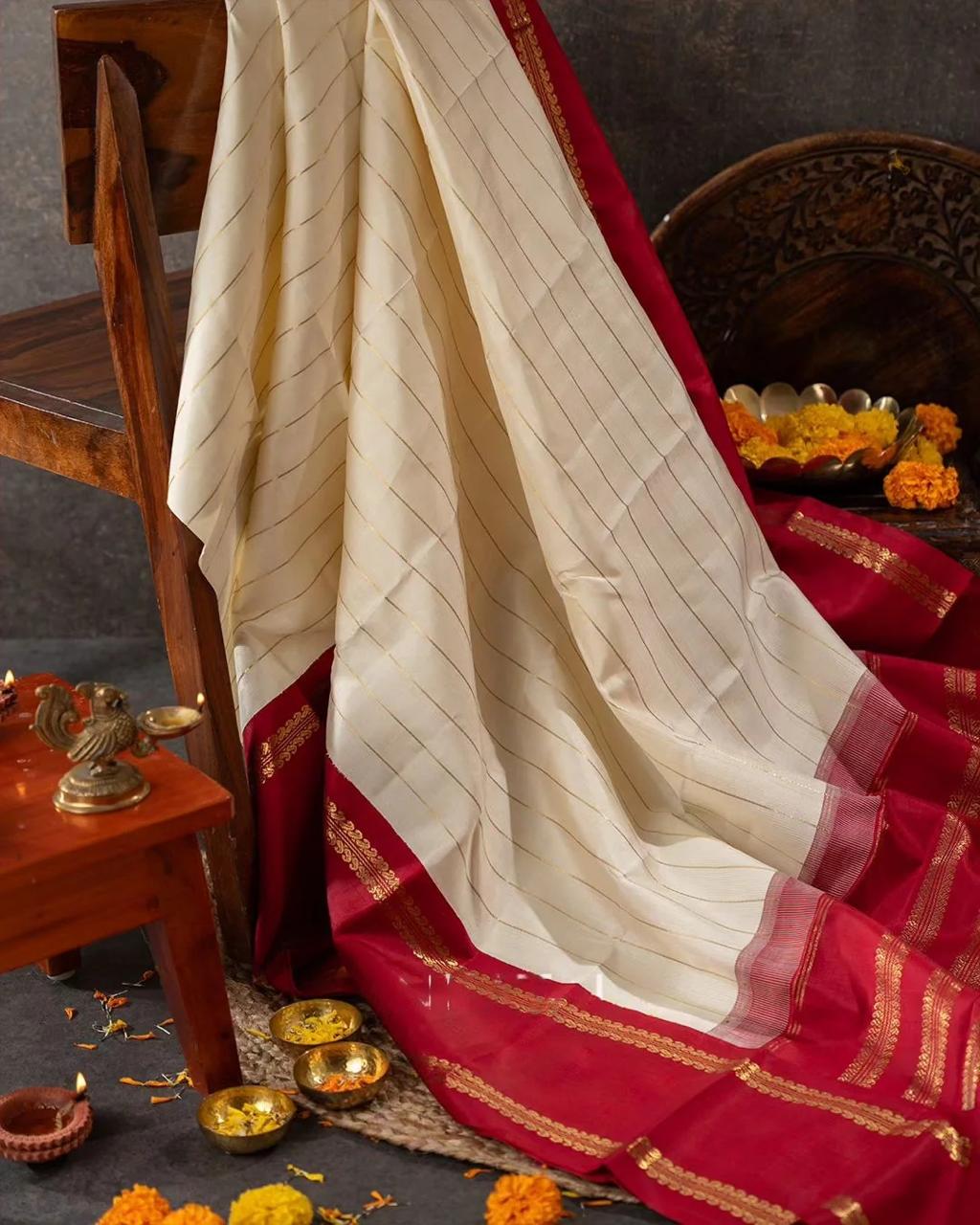 An insanely Off White Soft Silk Saree With Eloquence Blouse Piece