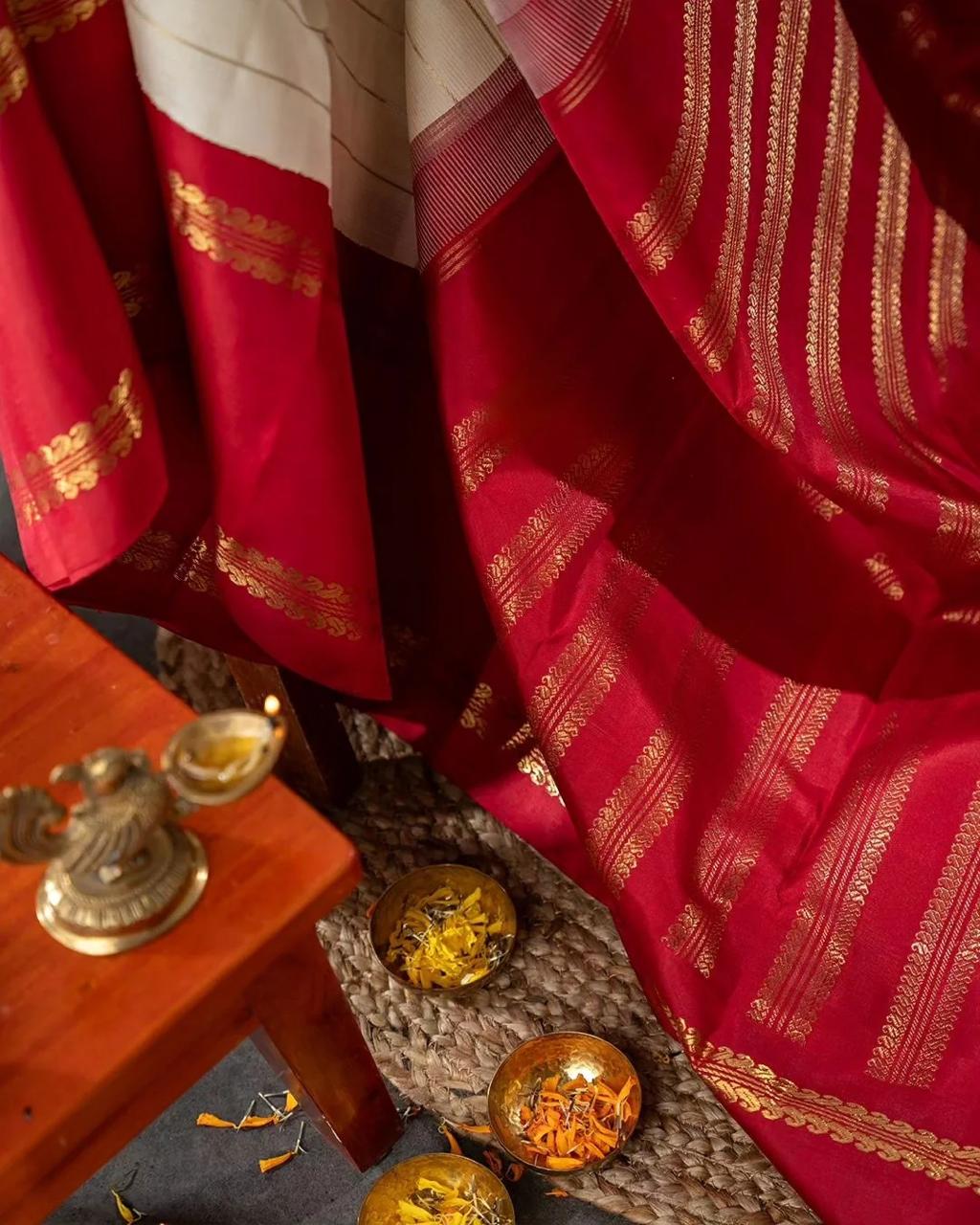 An insanely Off White Soft Silk Saree With Eloquence Blouse Piece