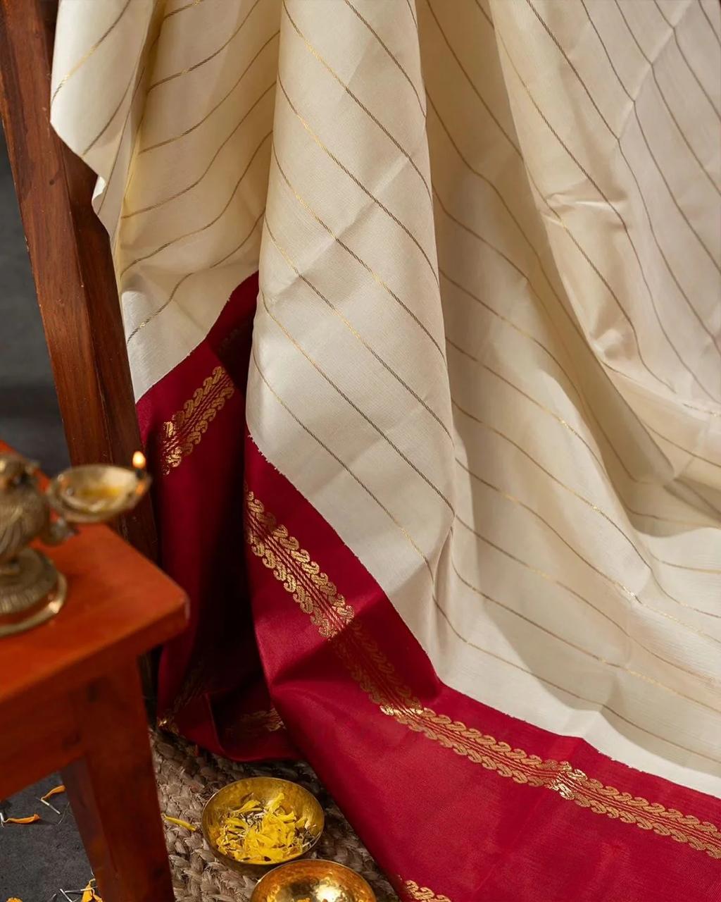 An insanely Off White Soft Silk Saree With Eloquence Blouse Piece