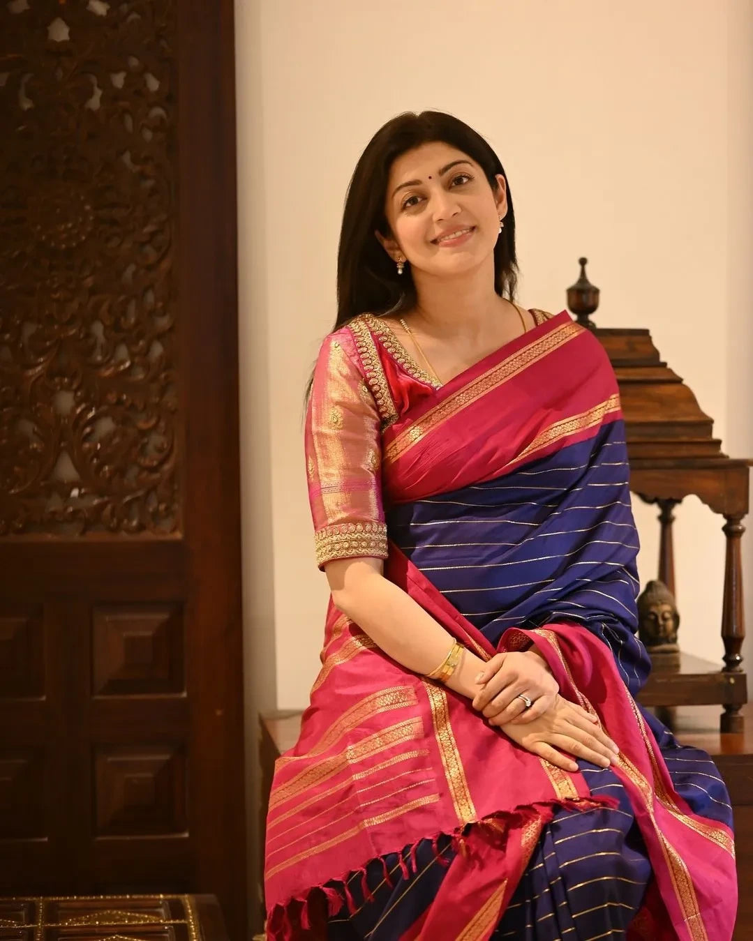 Nemesis Navy Blue Soft Silk Saree With Enticing Blouse Piece