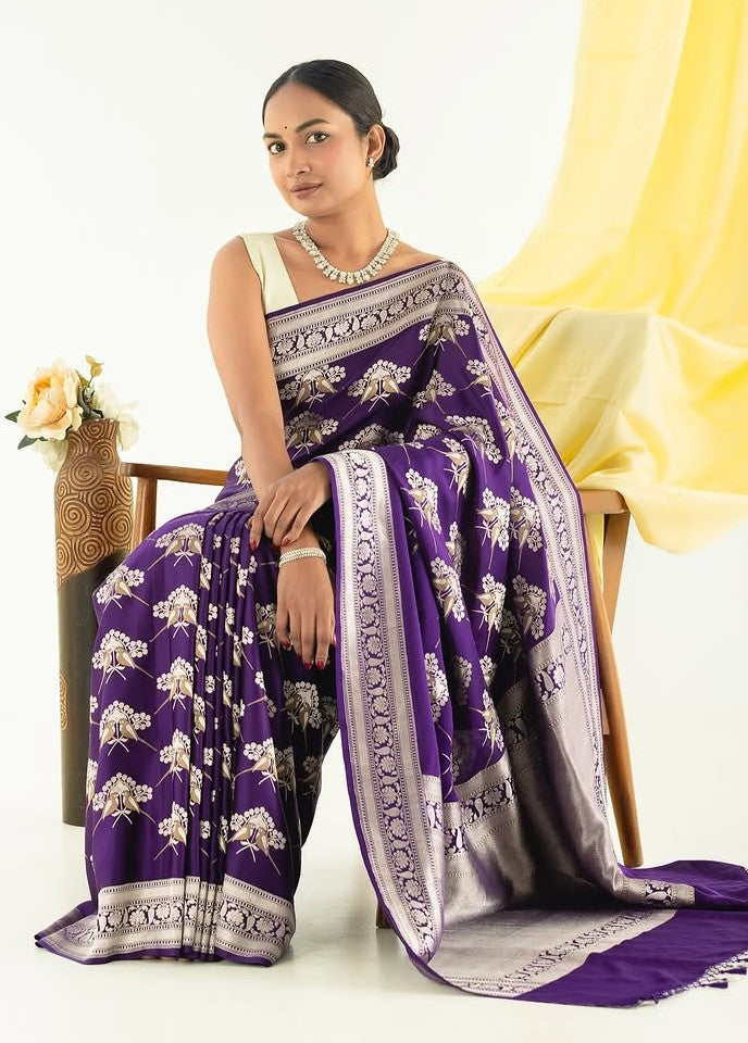 Resplendent Purple Soft Silk Saree With Ineffable Blouse Piece